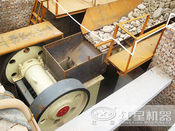 顎式破碎機現場圖 顎式破碎機現場圖